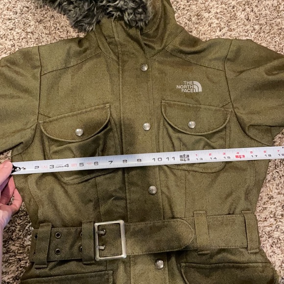 SOLD😍NORTH FACE XS women’s winter/fall jacket faux fur trendy  olive green belt - Picture 8 of 17